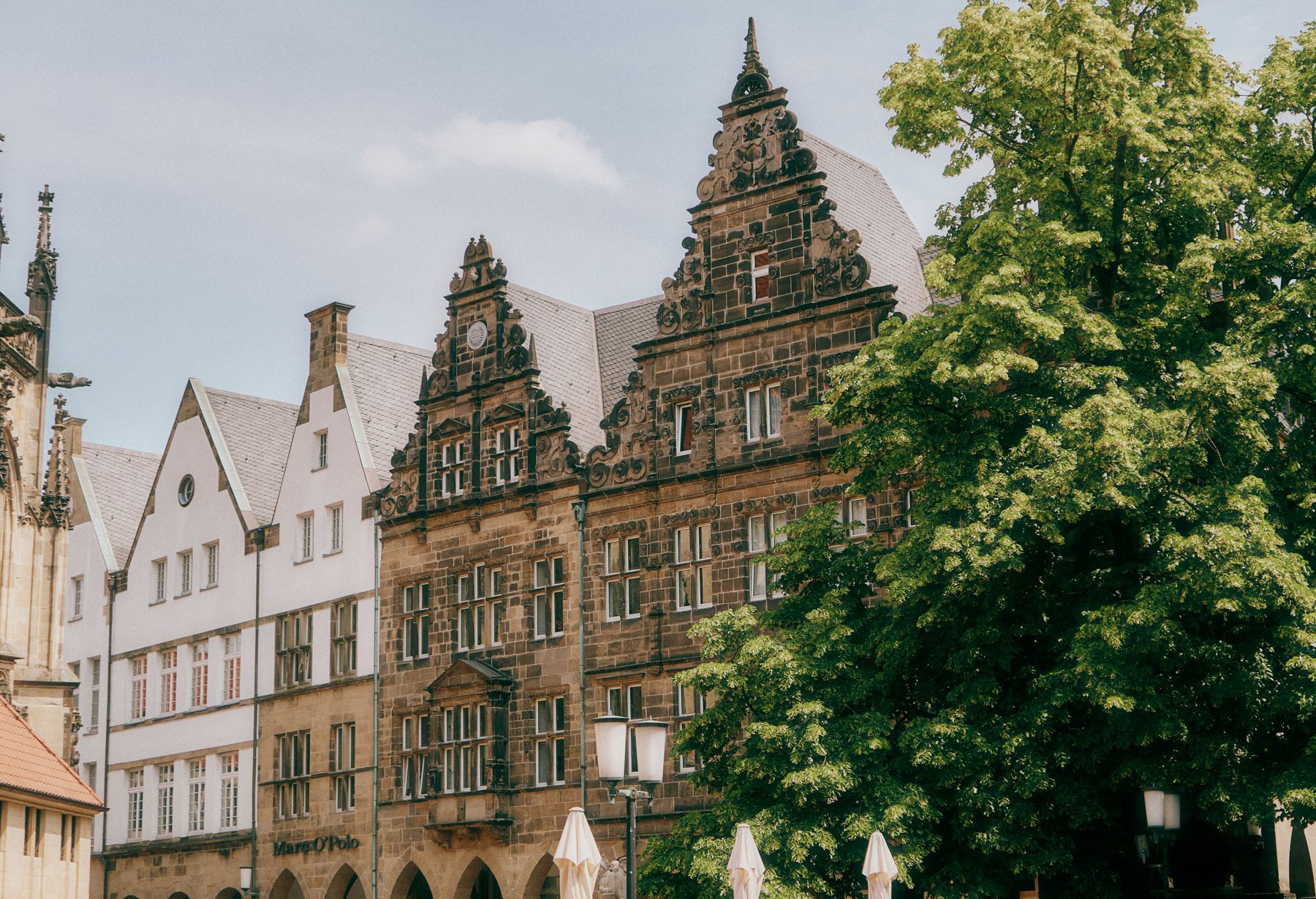 Giebelhäuser und Bogengänge am Prinzipalmarkt in Münster